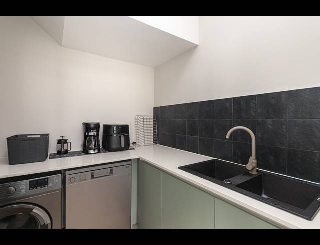 4 BEDROOM FREEHOLD FOR SALE IN SANDOWN